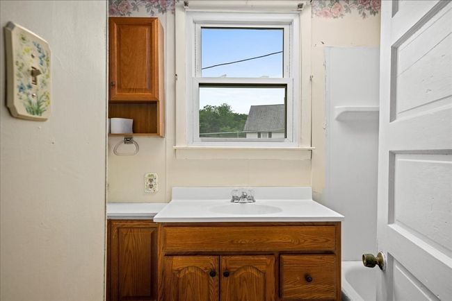 176 Boyce St, House other with 3 bedrooms, 2 bathrooms and 4 parking in Auburn MA | Image 26