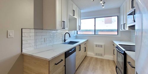 29-2400 15 St Sw, Calgary, AB, T2T5S3 | Card Image