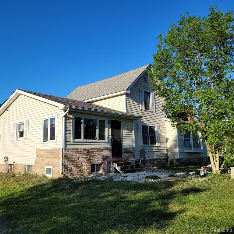 Hickory Creek Ln, New Hudson, MI 48165