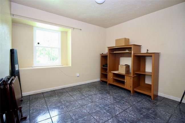Secondary bedroom | Image 31