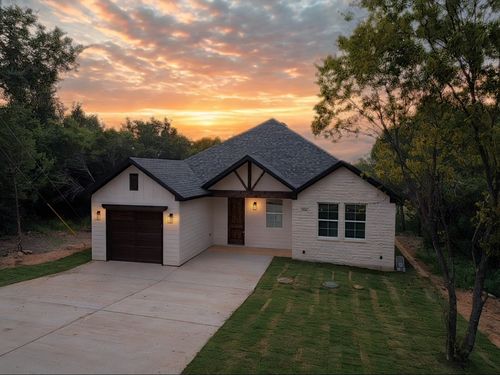 750 E Bluebonnet Dr, Granbury, TX, 76048-5337 | Card Image