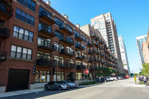 321-375 Erie St, Chicago, IL, 60654-5793 | Card Image