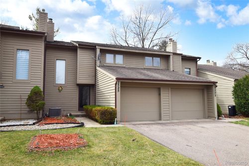2525 White Oak Pl, Flint, MI, 48532-5402 | Card Image
