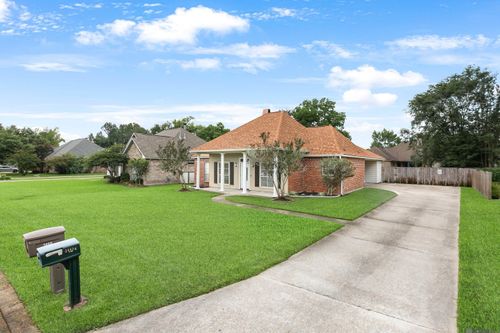 1465 Ironwood Dr, Denham Springs, LA, 70726-8707 | Card Image