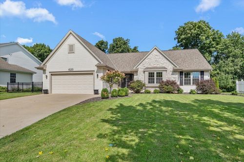 4020 W Lakeview Dr, Franklin, WI, 53132-8494 | Card Image