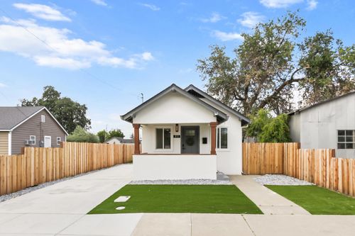 911 Lincoln Ave, Woodland, CA, 95695-4112 | Card Image
