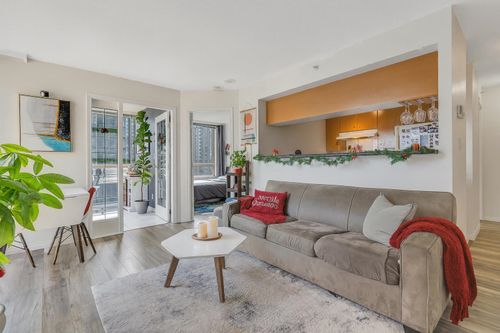 {{alt}} | Card Image