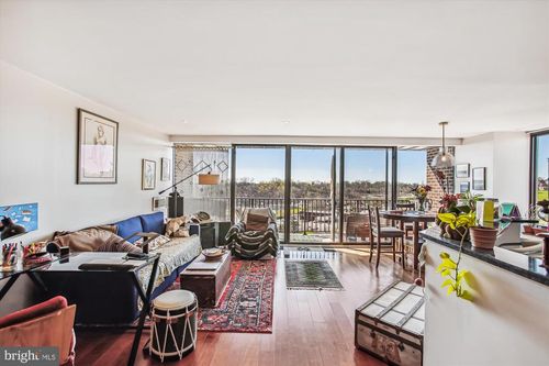 ph5-1510 12th St N, ARLINGTON, VA, 22209-3718 | Card Image