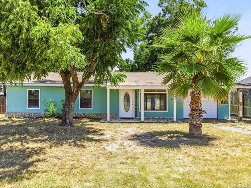 706 4th St, Floresville, TX, 78114-1606 | Card Image