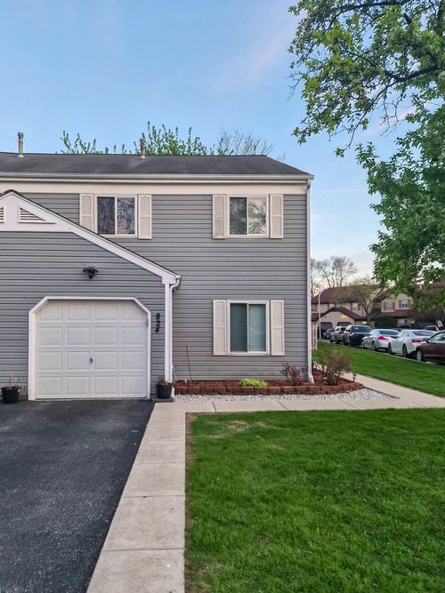 824 Minnesota Cir, Carol Stream, IL, 60188-9220 | Card Image