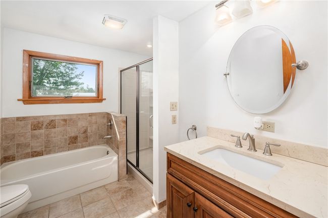 Shared Full Bathroom | Image 37