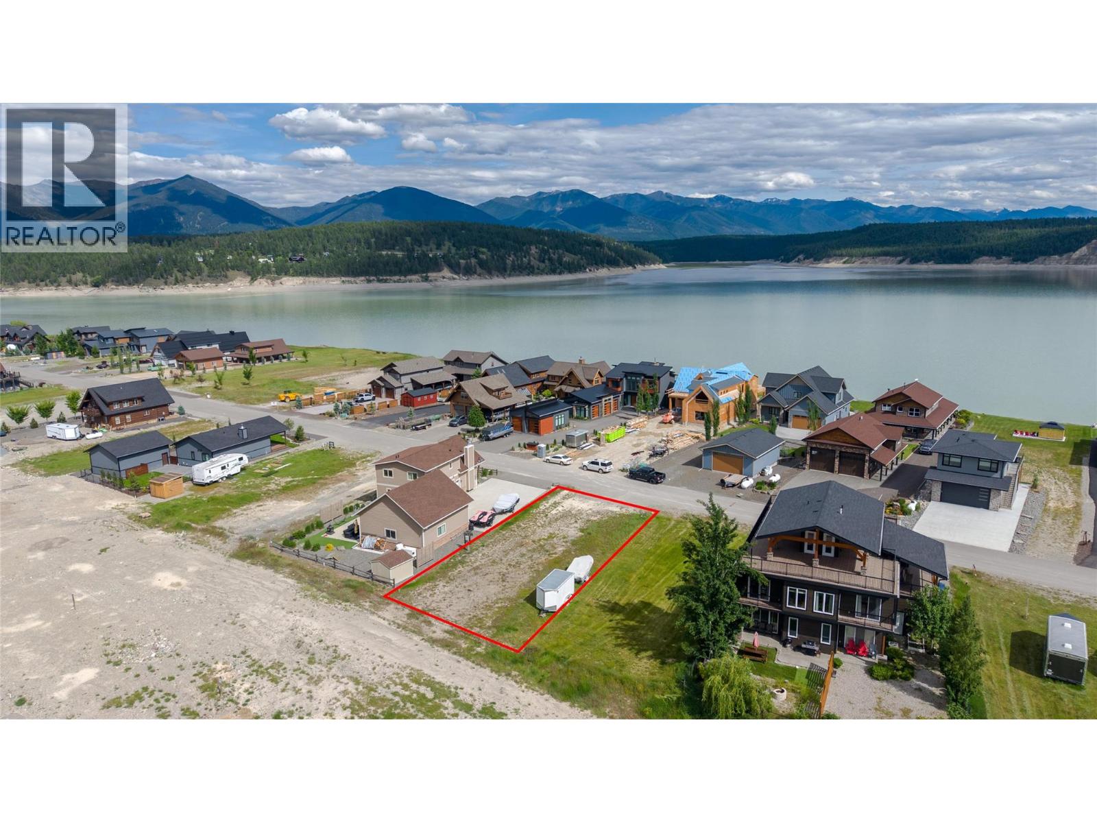 Land in Lake Koocanusa