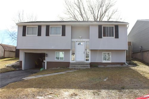 4195 Burningtree Rd, Liverpool, NY, 13090-1324 | Card Image