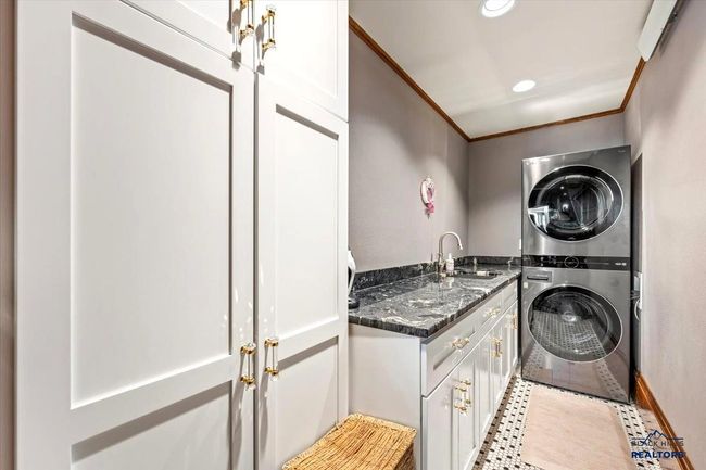 1021 Quincy St, House other with 6 bedrooms, 5 bathrooms and null parking in Rapid City SD | Image 25