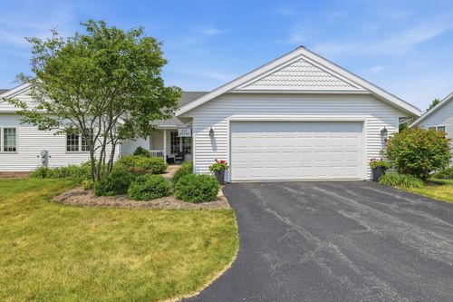 613 Otto Ln, Elkhart Lake, WI, 53020-2139 | Card Image