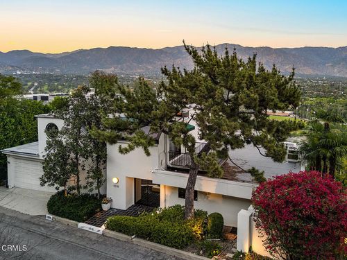 1018 Glen Oaks Boulevard, Pasadena, CA, 91105 | Card Image