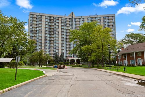 3d-40 N Tower Road, Oak Brook, IL, 60523 | Card Image