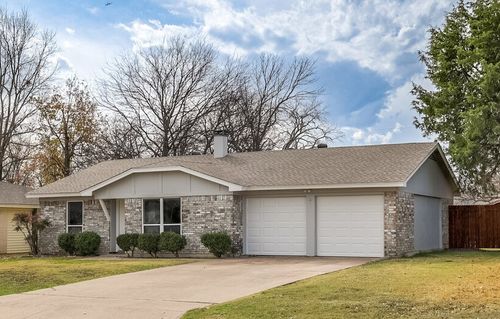 341 Nw Summercrest Blvd, Burleson, TX, 76028-4542 | Card Image