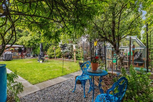 12214 211 St, Maple Ridge, BC, V2X8C9 | Card Image