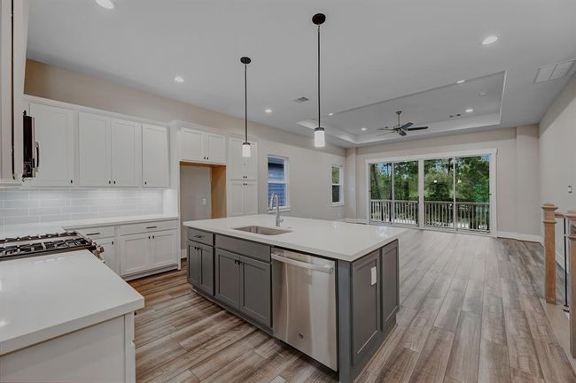 46 Dobbs View Ln, House other with 3 bedrooms, 3 bathrooms and 2 parking in Spring TX | Image 15
