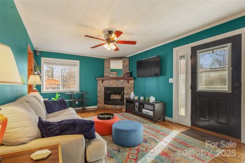 333 Oakview Park Rd, Asheville, NC, 28803-9686 | Card Image