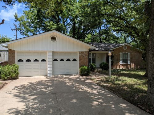 411 Baylor Dr, Arlington, TX, 76010-4328 | Card Image