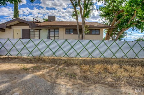 2701 N Inyo St, Bakersfield, CA, 93305-1818 | Card Image
