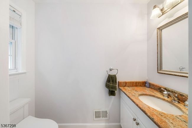 32 Berkeley Sq, Townhouse with 3 bedrooms, 2 bathrooms and null parking in Berkeley Heights NJ | Image 8