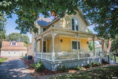 214 N Chestnut St, Mendon, IL, 62351-1124 | Card Image