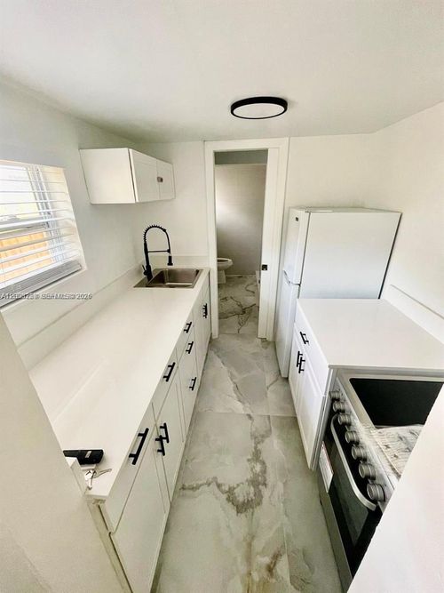 1-1649 Ne 8th Ave, Fort Lauderdale, FL, 33305 | Card Image