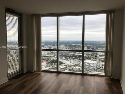 apt-5215-1750 N Bayshore Dr, Miami, FL, 33132-3221 | Card Image