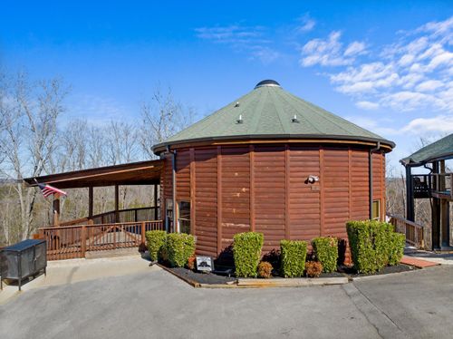 1088 Towering Oaks Dr, Sevierville, TN, 37876-2546 | Card Image