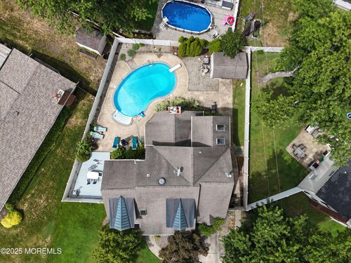 40 North Cir, Aberdeen, NJ, 07747-1319 | Card Image
