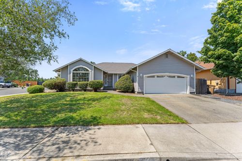 544 Sw Anique Ln, Grants Pass, OR, 97526-5416 | Card Image