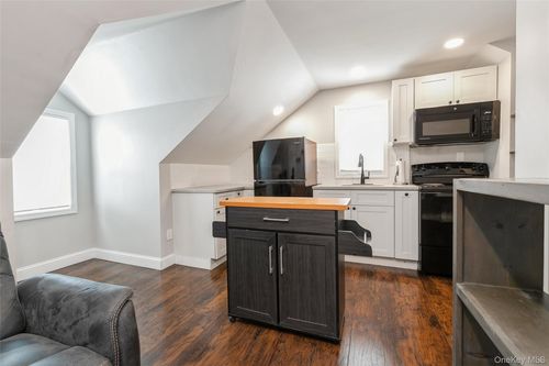 39 Bay Shore Ave, Bay Shore, NY, 11706-7916 | Card Image