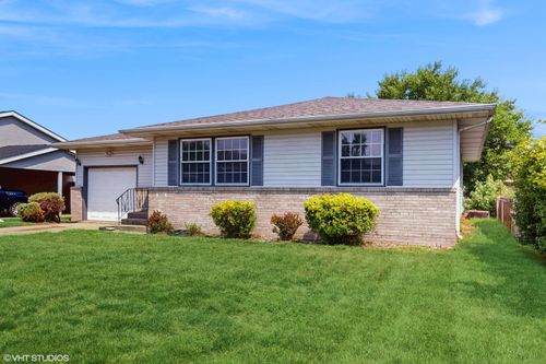 302 Minter Dr, Griffith, IN, 46319-1652 | Card Image