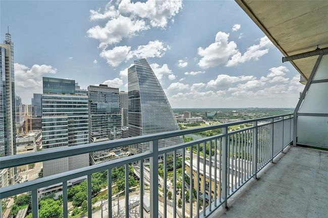 Spectacular downtown views! | Image 14