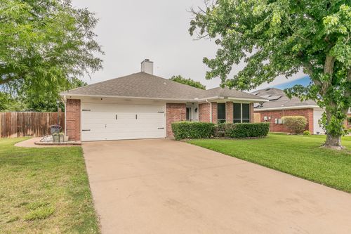 1013 Darren Dr, Burleson, TX, 76028-5757 | Card Image