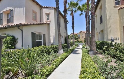 67 Nature, Irvine, CA, 92620-3828 | Card Image