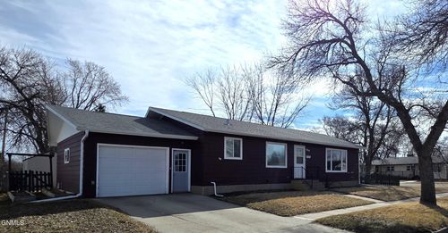 555 10th Ave Sw, Valley City, ND, 58072-3752 | Card Image
