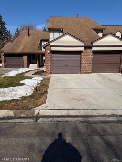 6540 Ridgefield Circle #201 Circle, West Bloomfield Charter Township, MI, 48322 | Card Image