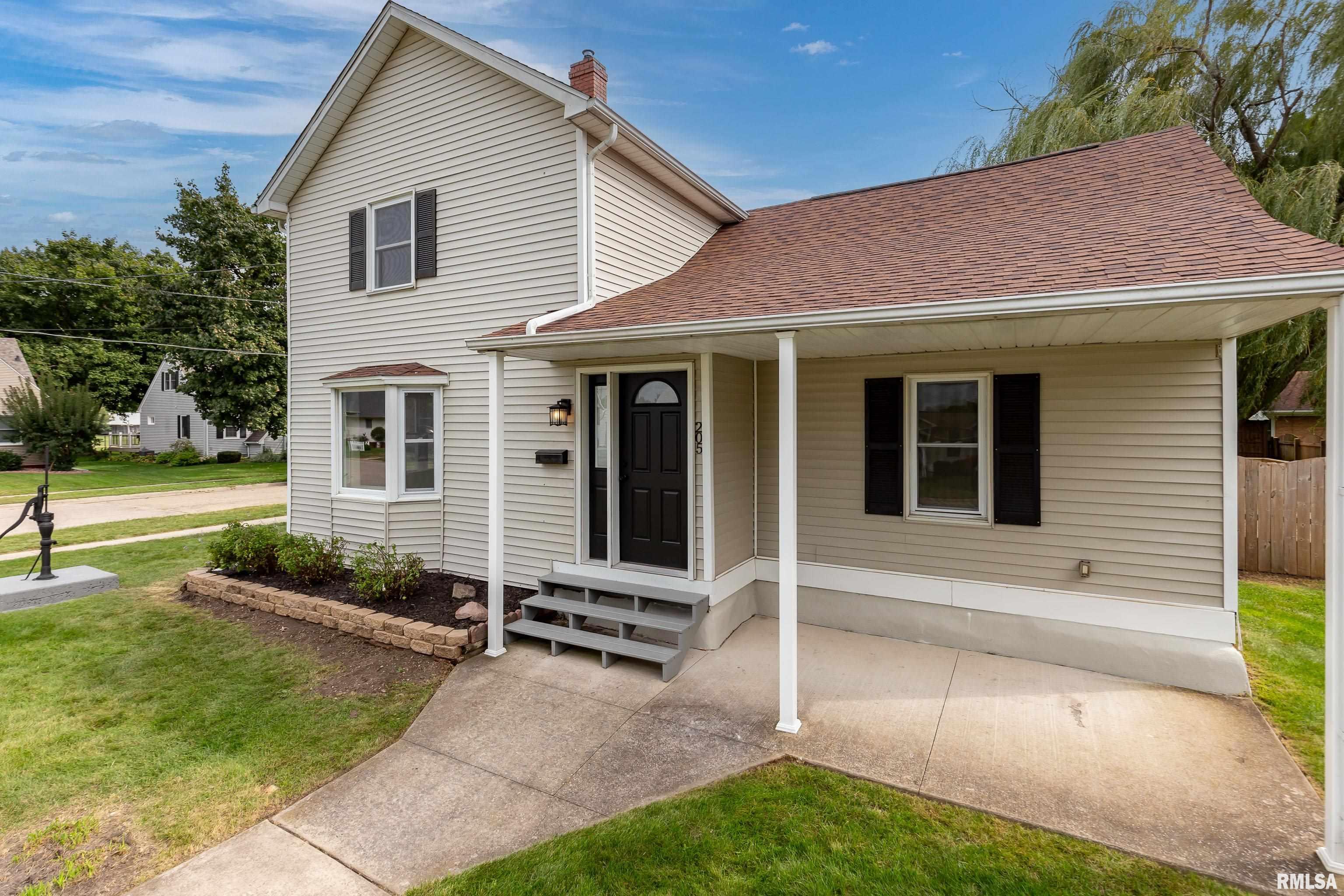 10th St, DE Witt, IA 52742