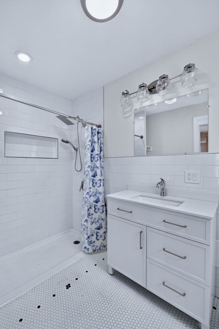 Commercial Sale in Chicago 4