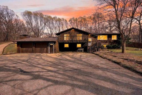 2934 County Rd W, Deerfield, WI, 53531-9748 | Card Image