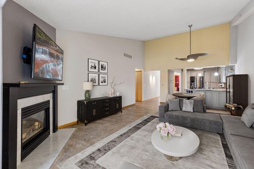 6827 Benton Way, Inver Grove Heights, MN, 55076-1917 | Card Image