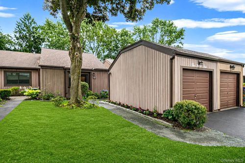194 Strathmore Gate Dr, Stony Brook, NY, 11790-3035 | Card Image