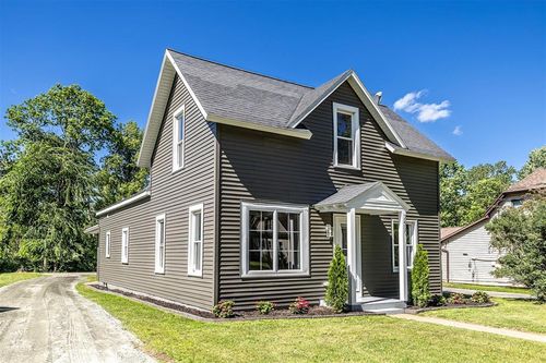 257 W Madison Street, Black River Falls, WI, 54615 | Card Image