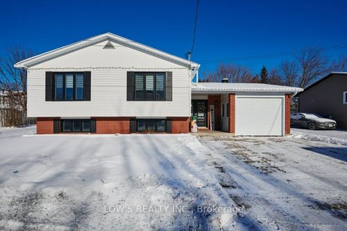 25 Wall St, Vankleek Hill, ON, K0B1R0 | Card Image