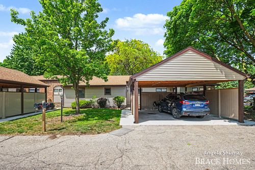 2631 Chatham Woods Dr Se, Grand Rapids, MI, 49546-6762 | Card Image