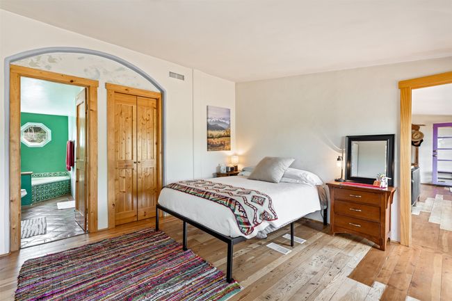Primary bedroom, primary bathroom | Image 21